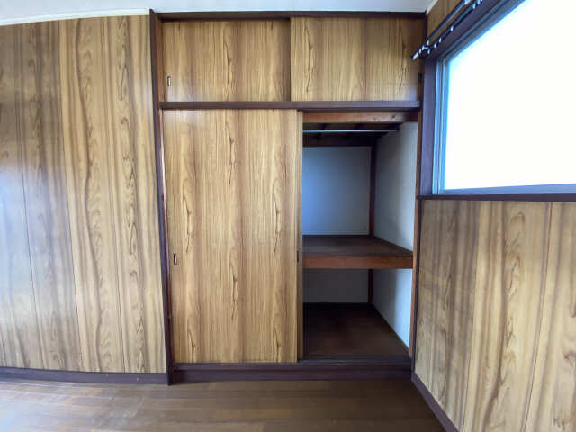 2F　洋室収納